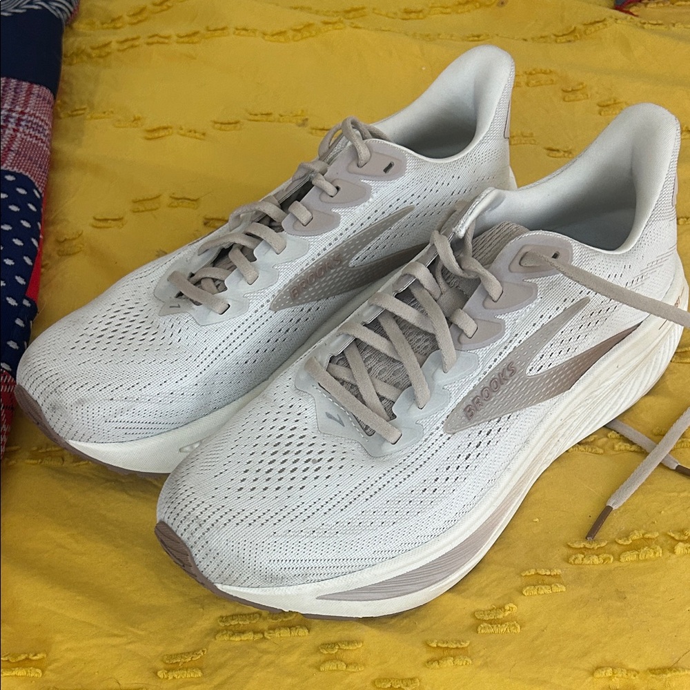 Brooks White and Taupe Lightweight Running Sneakers